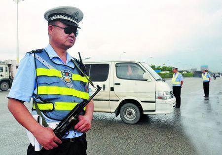 东方交警最新爆料新闻,多起交通违法行为引发社会关注